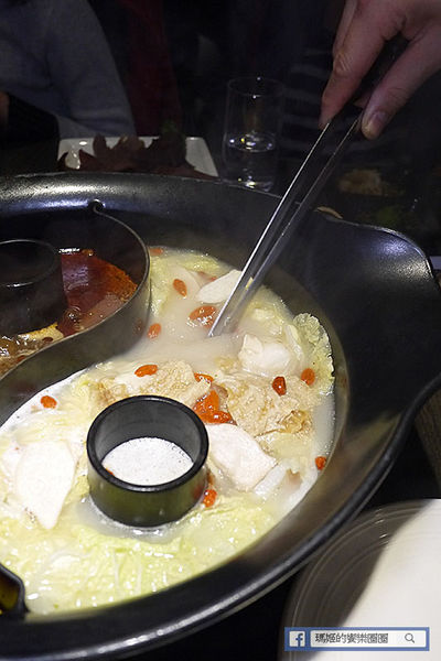 【鼎太極麻辣鍋】超炫女神火熖牛小排。四神獸湯底。台大麻辣鍋。捷運公館站麻辣鍋