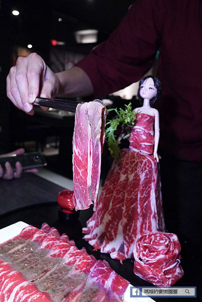 【鼎太極麻辣鍋】超炫女神火熖牛小排。四神獸湯底。台大麻辣鍋。捷運公館站麻辣鍋