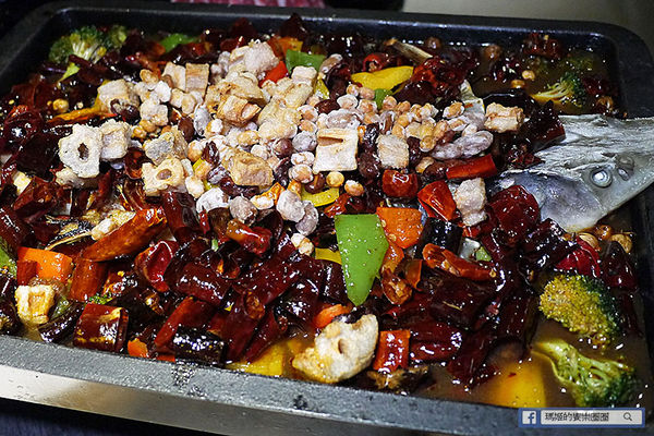 【鼎太極麻辣鍋】超炫女神火熖牛小排。四神獸湯底。台大麻辣鍋。捷運公館站麻辣鍋