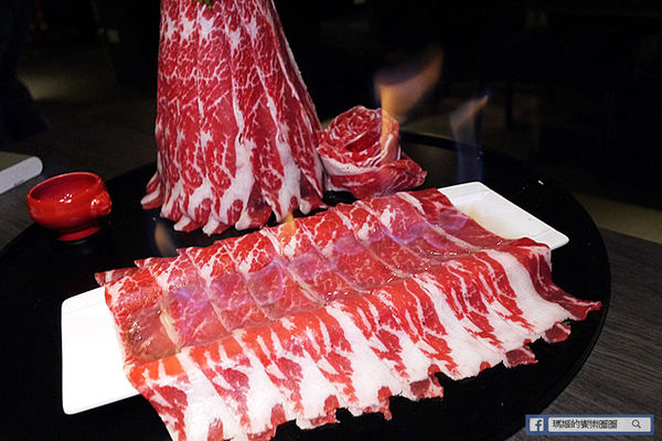 【鼎太極麻辣鍋】超炫女神火熖牛小排。四神獸湯底。台大麻辣鍋。捷運公館站麻辣鍋