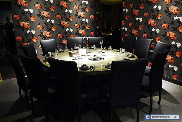 【鼎太極麻辣鍋】超炫女神火熖牛小排。四神獸湯底。台大麻辣鍋。捷運公館站麻辣鍋