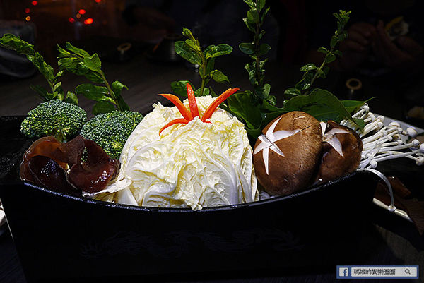 【鼎太極麻辣鍋】超炫女神火熖牛小排。四神獸湯底。台大麻辣鍋。捷運公館站麻辣鍋