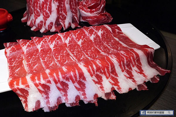 【鼎太極麻辣鍋】超炫女神火熖牛小排。四神獸湯底。台大麻辣鍋。捷運公館站麻辣鍋