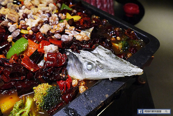 【鼎太極麻辣鍋】超炫女神火熖牛小排。四神獸湯底。台大麻辣鍋。捷運公館站麻辣鍋