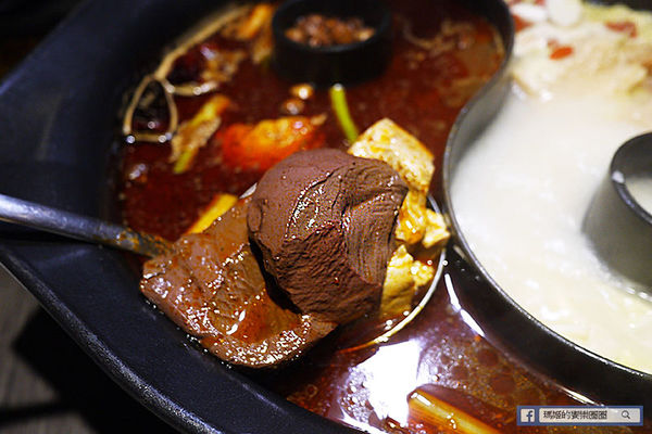 【鼎太極麻辣鍋】超炫女神火熖牛小排。四神獸湯底。台大麻辣鍋。捷運公館站麻辣鍋