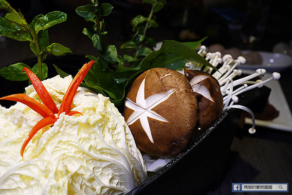 【鼎太極麻辣鍋】超炫女神火熖牛小排。四神獸湯底。台大麻辣鍋。捷運公館站麻辣鍋