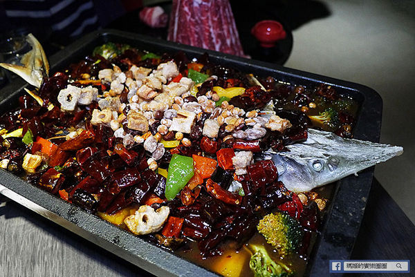 【鼎太極麻辣鍋】超炫女神火熖牛小排。四神獸湯底。台大麻辣鍋。捷運公館站麻辣鍋