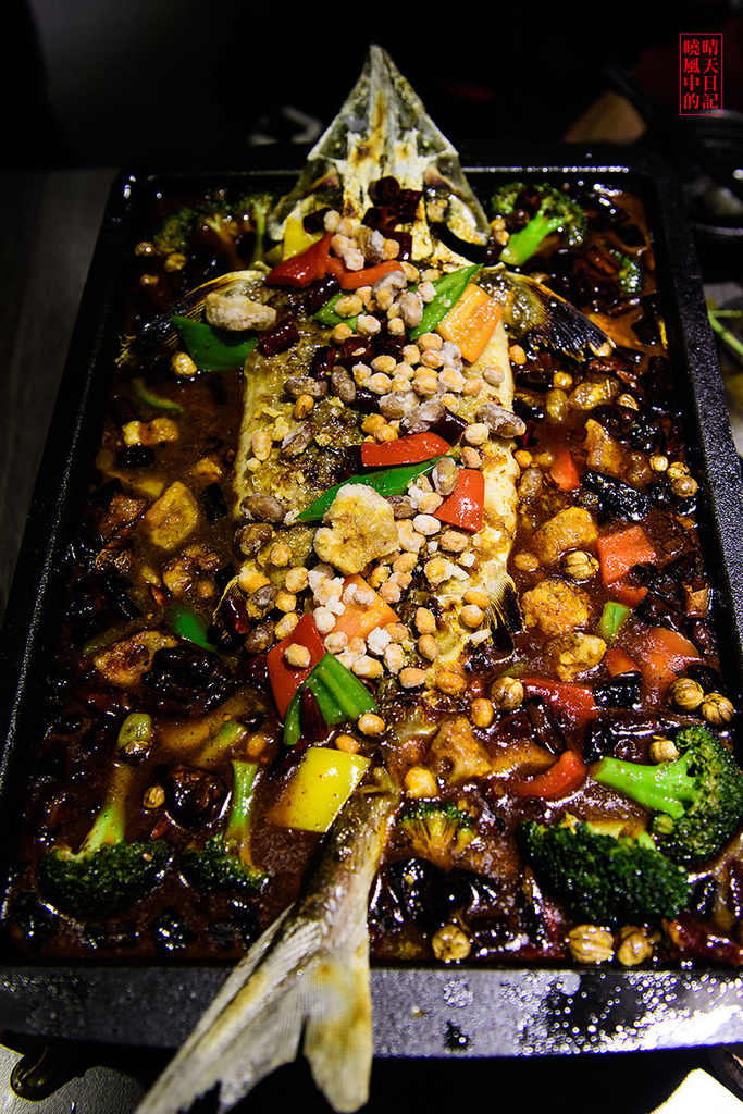 鼎太極麻辣火鍋(原逗鼎頂級麻辣火鍋)：【台北公館|鼎太極麻辣火鍋】就是要浮誇!!!每一道菜都讓人驚嘆 打卡最吸仇恨值的戲劇級鍋物 (愛評體驗團)