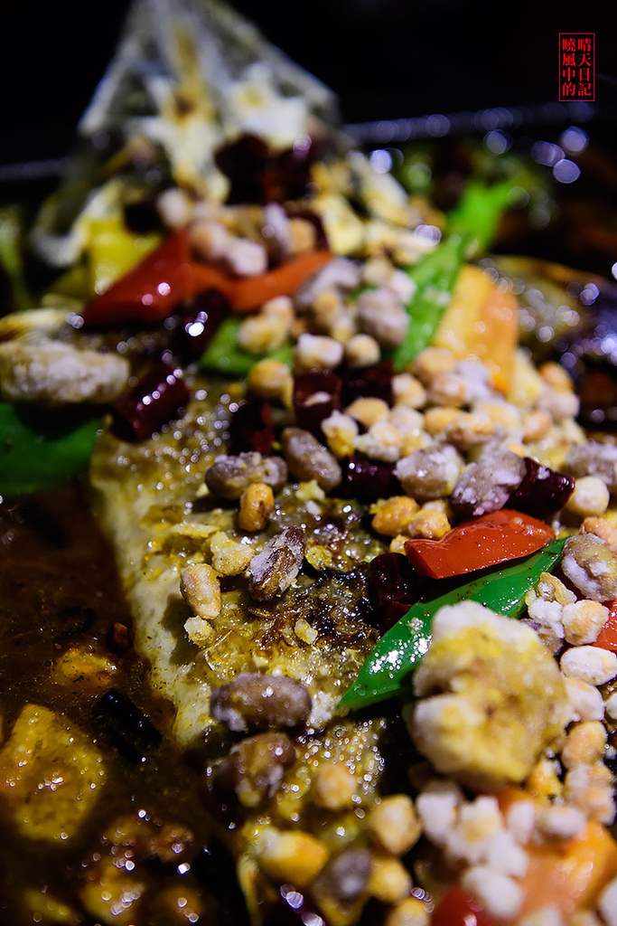 鼎太極麻辣火鍋(原逗鼎頂級麻辣火鍋)：【台北公館|鼎太極麻辣火鍋】就是要浮誇!!!每一道菜都讓人驚嘆 打卡最吸仇恨值的戲劇級鍋物 (愛評體驗團)