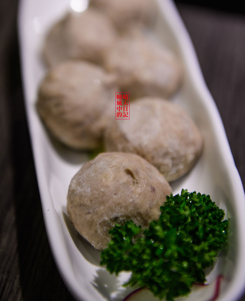 鼎太極麻辣火鍋(原逗鼎頂級麻辣火鍋)：【台北公館|鼎太極麻辣火鍋】就是要浮誇!!!每一道菜都讓人驚嘆 打卡最吸仇恨值的戲劇級鍋物 (愛評體驗團)