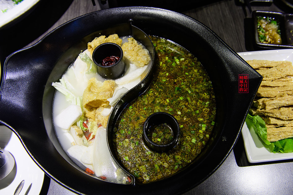 鼎太極麻辣火鍋(原逗鼎頂級麻辣火鍋)：【台北公館|鼎太極麻辣火鍋】就是要浮誇!!!每一道菜都讓人驚嘆 打卡最吸仇恨值的戲劇級鍋物 (愛評體驗團)