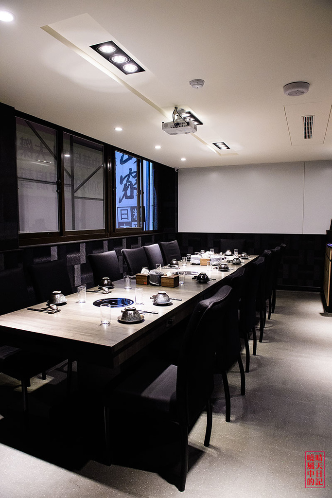 鼎太極麻辣火鍋(原逗鼎頂級麻辣火鍋)：【台北公館|鼎太極麻辣火鍋】就是要浮誇!!!每一道菜都讓人驚嘆 打卡最吸仇恨值的戲劇級鍋物 (愛評體驗團)