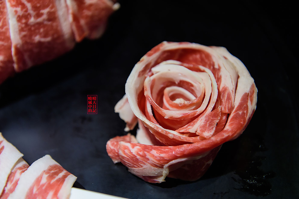 鼎太極麻辣火鍋(原逗鼎頂級麻辣火鍋)：【台北公館|鼎太極麻辣火鍋】就是要浮誇!!!每一道菜都讓人驚嘆 打卡最吸仇恨值的戲劇級鍋物 (愛評體驗團)