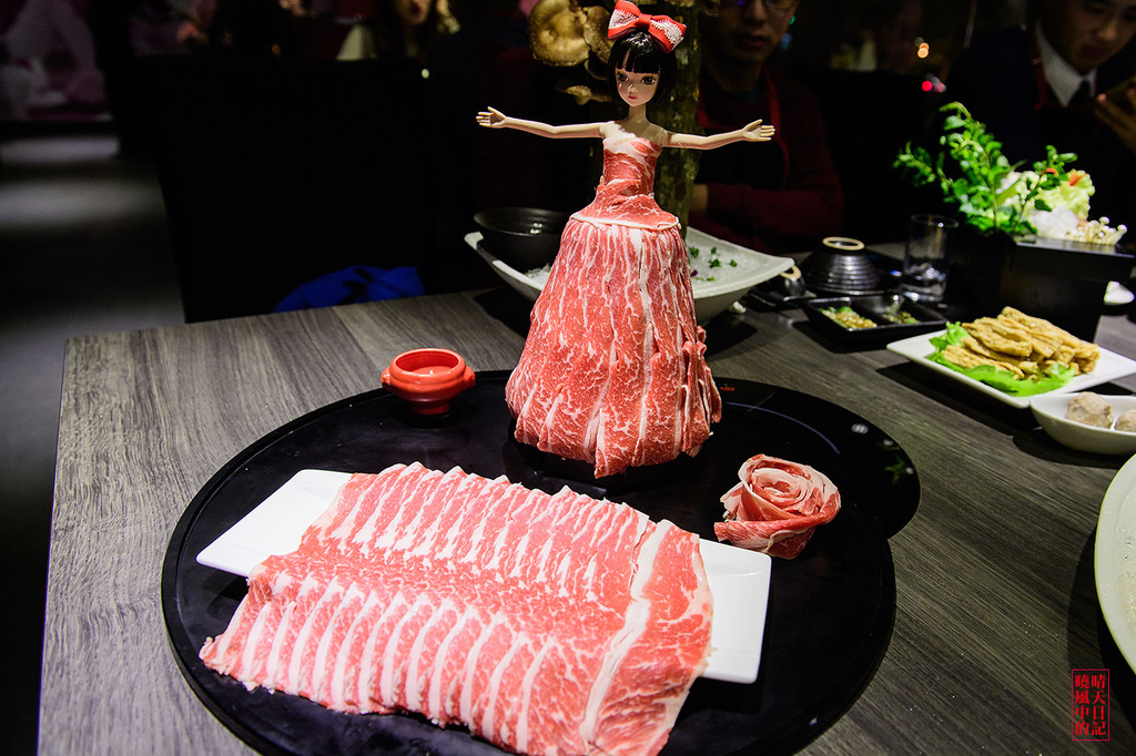 鼎太極麻辣火鍋(原逗鼎頂級麻辣火鍋)：【台北公館|鼎太極麻辣火鍋】就是要浮誇!!!每一道菜都讓人驚嘆 打卡最吸仇恨值的戲劇級鍋物 (愛評體驗團)