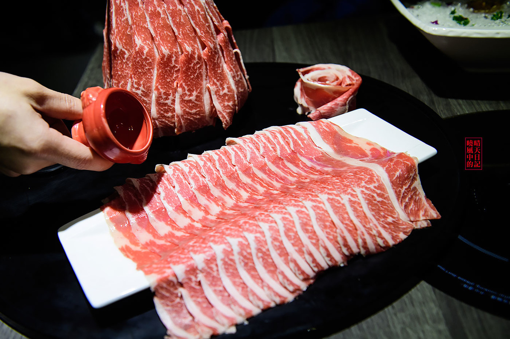 鼎太極麻辣火鍋(原逗鼎頂級麻辣火鍋)：【台北公館|鼎太極麻辣火鍋】就是要浮誇!!!每一道菜都讓人驚嘆 打卡最吸仇恨值的戲劇級鍋物 (愛評體驗團)