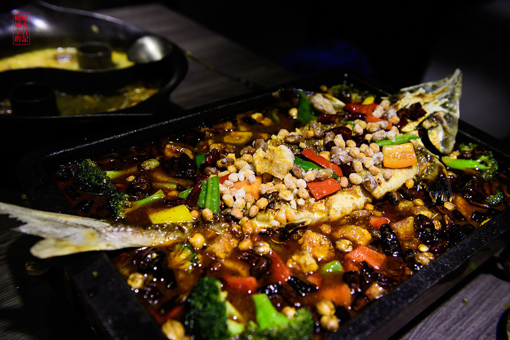 鼎太極麻辣火鍋(原逗鼎頂級麻辣火鍋)：【台北公館|鼎太極麻辣火鍋】就是要浮誇!!!每一道菜都讓人驚嘆 打卡最吸仇恨值的戲劇級鍋物 (愛評體驗團)