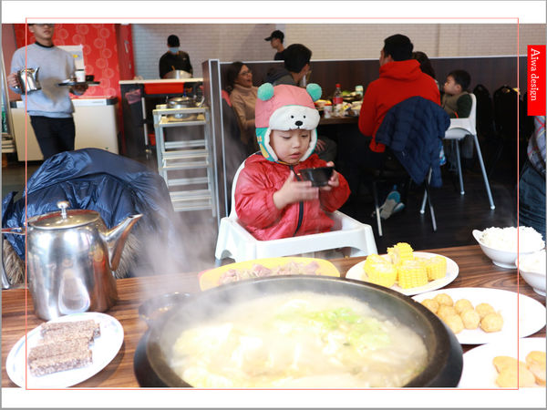 【竹北美食週記】竹北帝一石頭火鍋，自助式火鍋超有趣，獨家口味沙茶醬好香濃！還有免費冰紅茶，平價火鍋-29.jpg