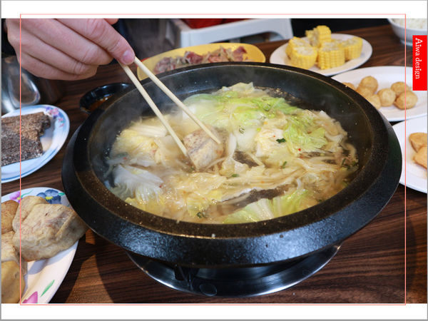 【竹北美食週記】竹北帝一石頭火鍋，自助式火鍋超有趣，獨家口味沙茶醬好香濃！還有免費冰紅茶，平價火鍋-31.jpg