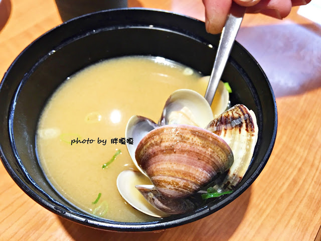 【台中 西屯】くら寿司 藏壽司-台中福科路店⧪⧪⧪巨大日本土藏建築，一盤40元的迴轉壽司，每滿五盤還可以抽扭蛋，有得吃又有得玩，但是甜點勝過壽司😃