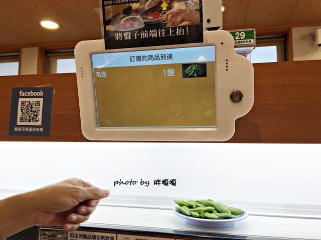 【台中 西屯】くら寿司 藏壽司-台中福科路店⧪⧪⧪巨大日本土藏建築，一盤40元的迴轉壽司，每滿五盤還可以抽扭蛋，有得吃又有得玩，但是甜點勝過壽司😃