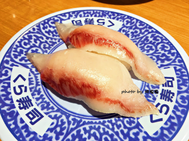 【台中 西屯】くら寿司 藏壽司-台中福科路店⧪⧪⧪巨大日本土藏建築，一盤40元的迴轉壽司，每滿五盤還可以抽扭蛋，有得吃又有得玩，但是甜點勝過壽司😃