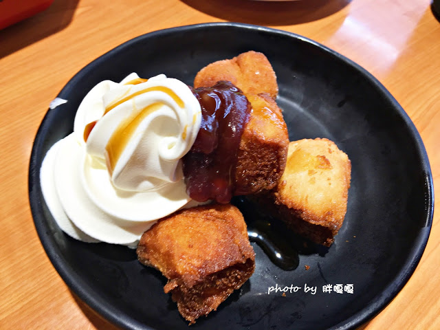 【台中 西屯】くら寿司 藏壽司-台中福科路店⧪⧪⧪巨大日本土藏建築，一盤40元的迴轉壽司，每滿五盤還可以抽扭蛋，有得吃又有得玩，但是甜點勝過壽司😃