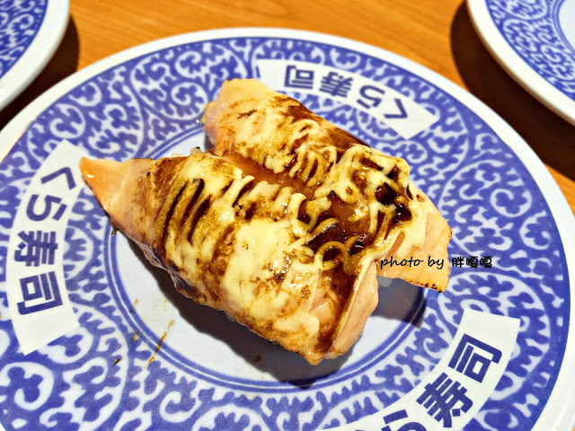 【台中 西屯】くら寿司 藏壽司-台中福科路店⧪⧪⧪巨大日本土藏建築，一盤40元的迴轉壽司，每滿五盤還可以抽扭蛋，有得吃又有得玩，但是甜點勝過壽司😃