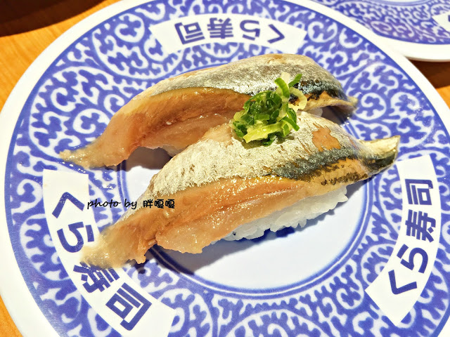 【台中 西屯】くら寿司 藏壽司-台中福科路店⧪⧪⧪巨大日本土藏建築，一盤40元的迴轉壽司，每滿五盤還可以抽扭蛋，有得吃又有得玩，但是甜點勝過壽司😃