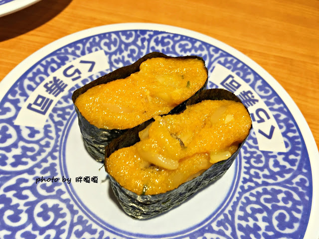 【台中 西屯】くら寿司 藏壽司-台中福科路店⧪⧪⧪巨大日本土藏建築，一盤40元的迴轉壽司，每滿五盤還可以抽扭蛋，有得吃又有得玩，但是甜點勝過壽司😃