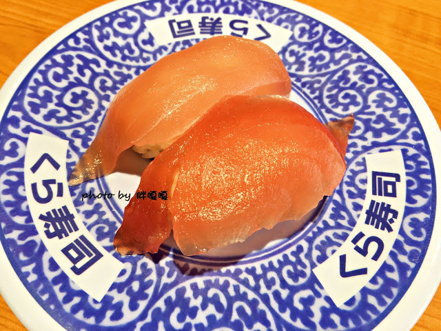 【台中 西屯】くら寿司 藏壽司-台中福科路店⧪⧪⧪巨大日本土藏建築，一盤40元的迴轉壽司，每滿五盤還可以抽扭蛋，有得吃又有得玩，但是甜點勝過壽司😃