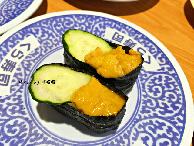 【台中 西屯】くら寿司 藏壽司-台中福科路店⧪⧪⧪巨大日本土藏建築，一盤40元的迴轉壽司，每滿五盤還可以抽扭蛋，有得吃又有得玩，但是甜點勝過壽司😃