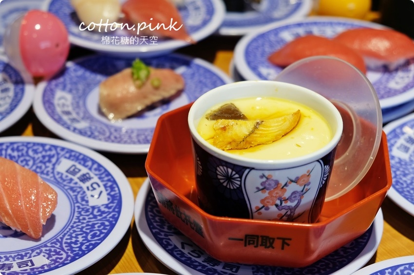 台中壽司控吃起來！藏壽司最新扭蛋萌翻天～拉拉熊變身握壽司太療癒，鮪魚祭系列壽司限時七天！藏壽司訂位連結看這邊