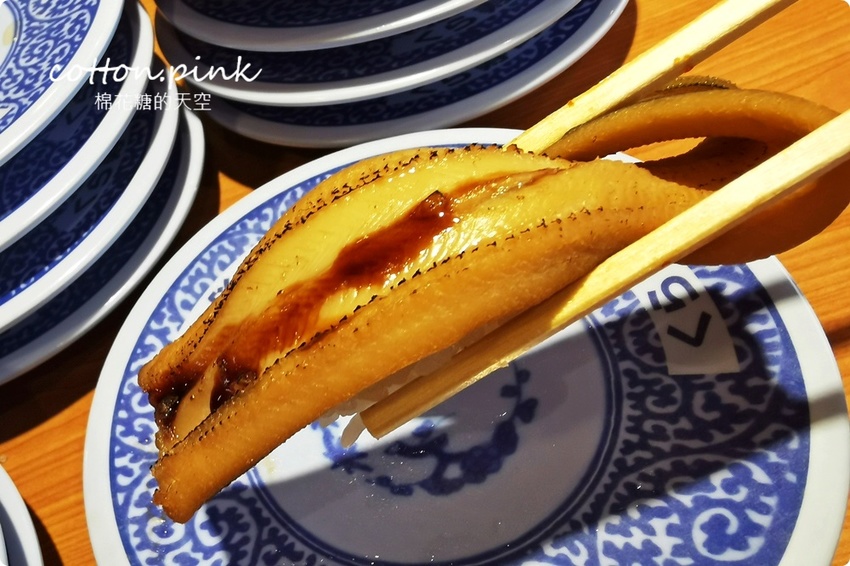 台中壽司控吃起來！藏壽司最新扭蛋萌翻天～拉拉熊變身握壽司太療癒，鮪魚祭系列壽司限時七天！藏壽司訂位連結看這邊