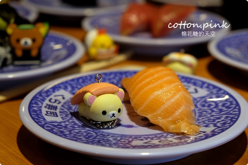 台中壽司控吃起來！藏壽司最新扭蛋萌翻天～拉拉熊變身握壽司太療癒，鮪魚祭系列壽司限時七天！藏壽司訂位連結看這邊