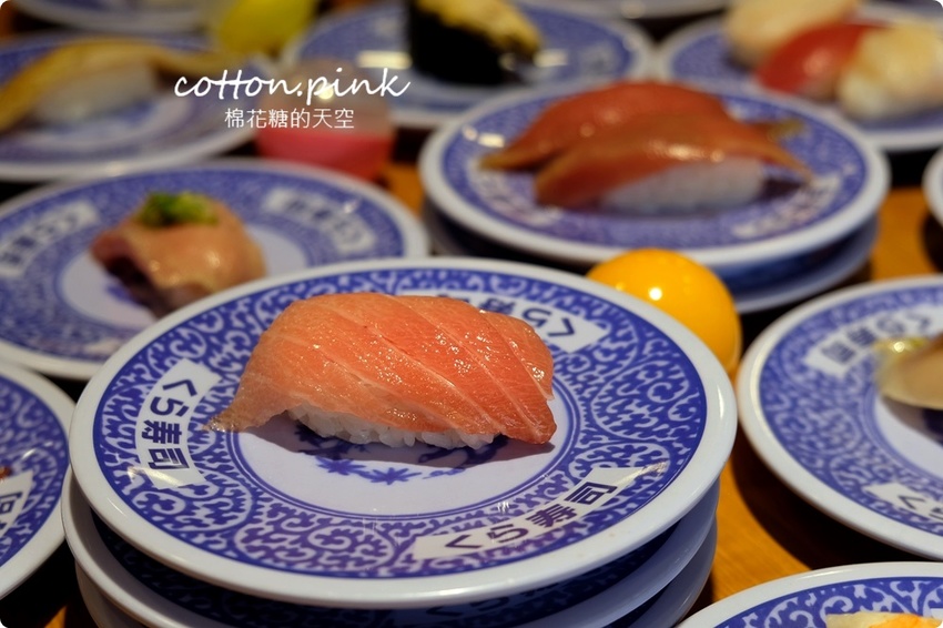 台中壽司控吃起來！藏壽司最新扭蛋萌翻天～拉拉熊變身握壽司太療癒，鮪魚祭系列壽司限時七天！藏壽司訂位連結看這邊