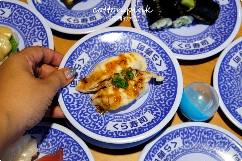 台中壽司控吃起來！藏壽司最新扭蛋萌翻天～拉拉熊變身握壽司太療癒，鮪魚祭系列壽司限時七天！藏壽司訂位連結看這邊