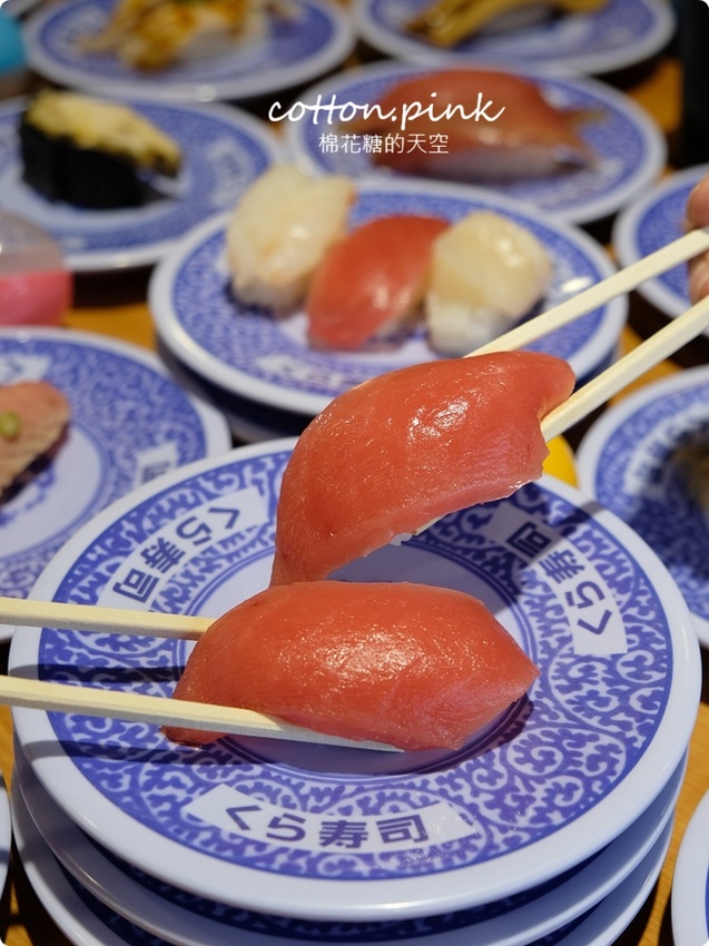 台中壽司控吃起來！藏壽司最新扭蛋萌翻天～拉拉熊變身握壽司太療癒，鮪魚祭系列壽司限時七天！藏壽司訂位連結看這邊