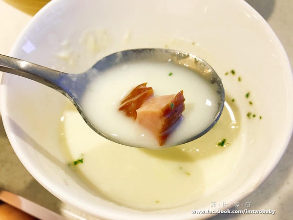 Hemera Cafe:【捷運美食】Hemera Cafe 夏日新品上市 招牌帕尼尼、美味可頌 涮嘴的比利時薯條就是要醬吃 超華麗的漸層飲料讓你hold住時尚! Hemera Cafe:【捷運美食】Hemera Cafe 夏日新品上市 招牌帕尼尼、美味可頌 涮嘴的比利時薯條就是要醬吃 超華麗的漸層飲料讓你hold住時尚!