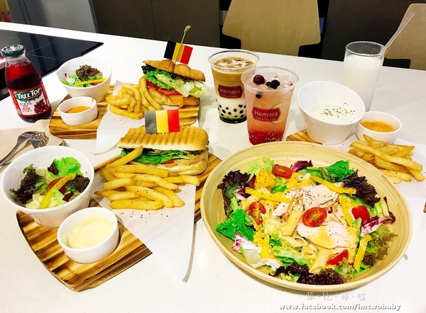 Hemera Cafe:【捷運美食】Hemera Cafe 夏日新品上市 招牌帕尼尼、美味可頌 涮嘴的比利時薯條就是要醬吃 超華麗的漸層飲料讓你hold住時尚! Hemera Cafe:【捷運美食】Hemera Cafe 夏日新品上市 招牌帕尼尼、美味可頌 涮嘴的比利時薯條就是要醬吃 超華麗的漸層飲料讓你hold住時尚!