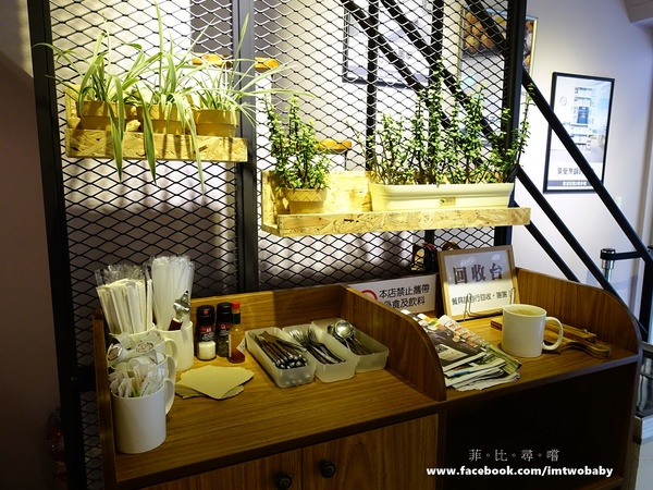 Hemera Cafe:【捷運美食】Hemera Cafe 夏日新品上市 招牌帕尼尼、美味可頌 涮嘴的比利時薯條就是要醬吃 超華麗的漸層飲料讓你hold住時尚! Hemera Cafe:【捷運美食】Hemera Cafe 夏日新品上市 招牌帕尼尼、美味可頌 涮嘴的比利時薯條就是要醬吃 超華麗的漸層飲料讓你hold住時尚!