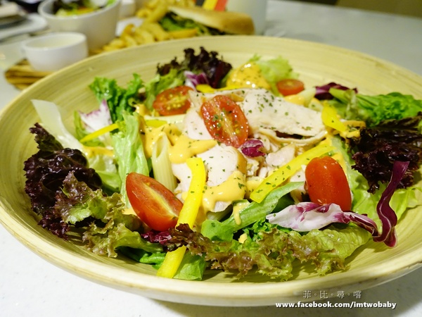 Hemera Cafe:【捷運美食】Hemera Cafe 夏日新品上市 招牌帕尼尼、美味可頌 涮嘴的比利時薯條就是要醬吃 超華麗的漸層飲料讓你hold住時尚! Hemera Cafe:【捷運美食】Hemera Cafe 夏日新品上市 招牌帕尼尼、美味可頌 涮嘴的比利時薯條就是要醬吃 超華麗的漸層飲料讓你hold住時尚!