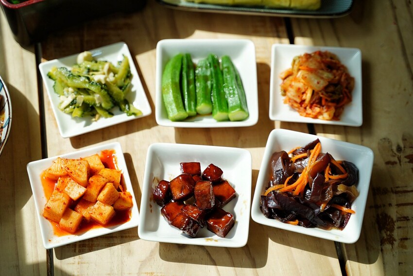 【滋多屋】苗栗竹南平價、大份量餐廳推薦『滋多屋』，主打日式蓋飯&定食，小菜多達14種選擇！加50元就附小菜兩盤+湯品+甜點！超級划算～ - 阿華田的美食日記