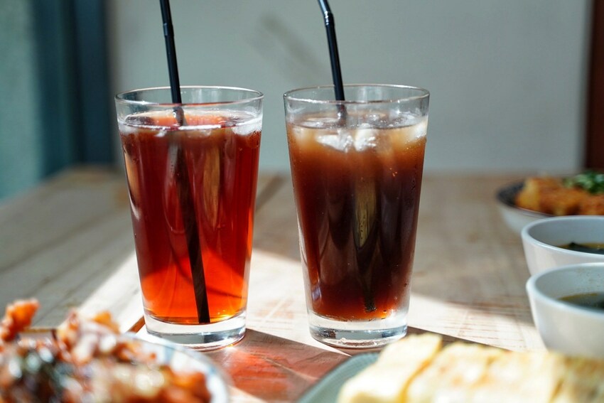 【滋多屋】苗栗竹南平價、大份量餐廳推薦『滋多屋』，主打日式蓋飯&定食，小菜多達14種選擇！加50元就附小菜兩盤+湯品+甜點！超級划算～ - 阿華田的美食日記