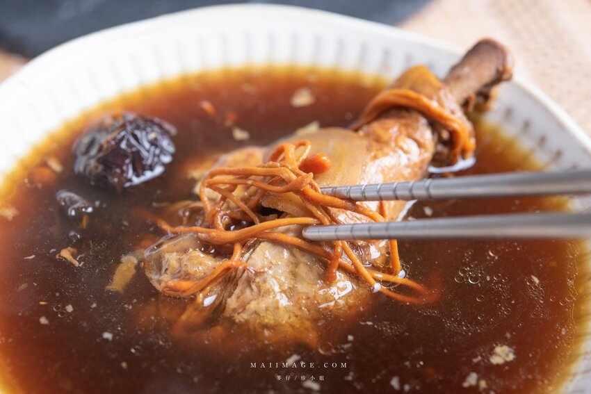 宅配推薦｜聯通漢芳～台北迪化街杜仲蟲草雞湯 x 桃膠雪蓮子銀耳露，天冷養生這包搞定，捷運北門站美食推薦