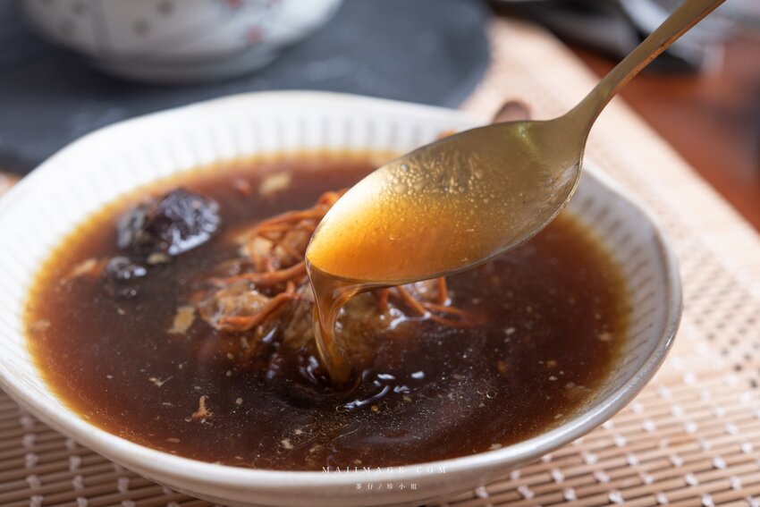 宅配推薦｜聯通漢芳～台北迪化街杜仲蟲草雞湯 x 桃膠雪蓮子銀耳露，天冷養生這包搞定，捷運北門站美食推薦