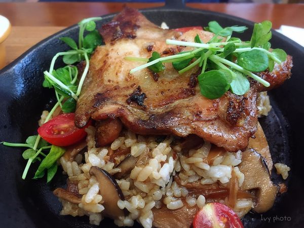 福森咖啡 鄉村烤雞腿炒菇飯