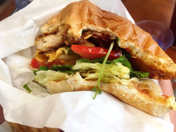 福森咖啡 辣味烤雞腿堡