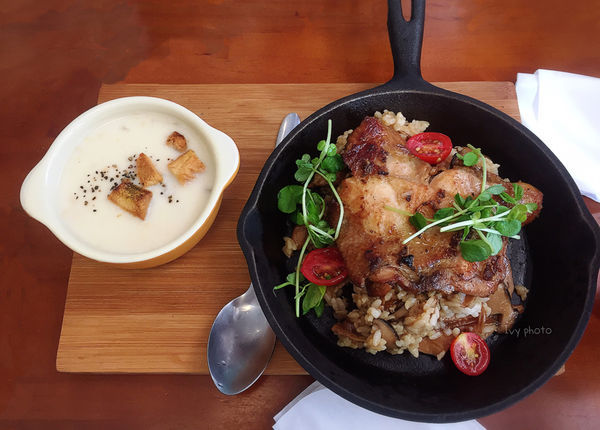 福森咖啡 鄉村烤雞腿炒菇飯