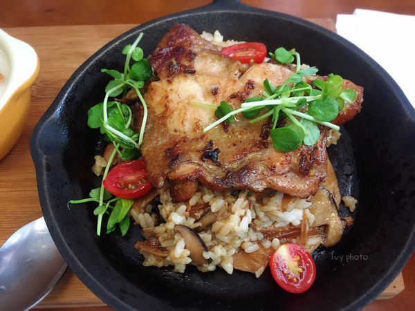 福森咖啡 鄉村烤雞腿炒菇飯