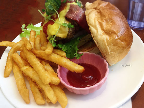 福森咖啡 墨西哥辣味牛肉堡